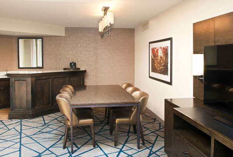 Люкс 2 Спальни, Embassy Suites By Hilton Cincinnati Rivercenter