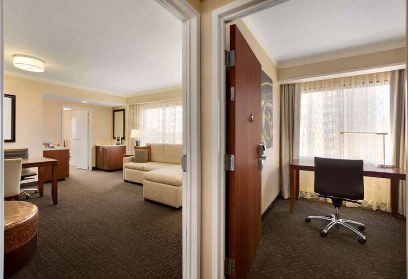 Люкс 2 Спальни, Embassy Suites By Hilton Cincinnati Rivercenter