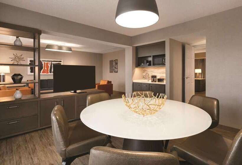 스위트 킹사이즈 침대, Embassy Suites By Hilton Richmond