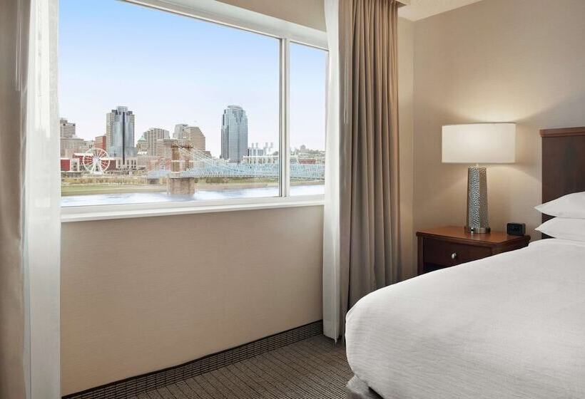 Люкс Вид на Реку, Embassy Suites By Hilton Cincinnati Rivercenter