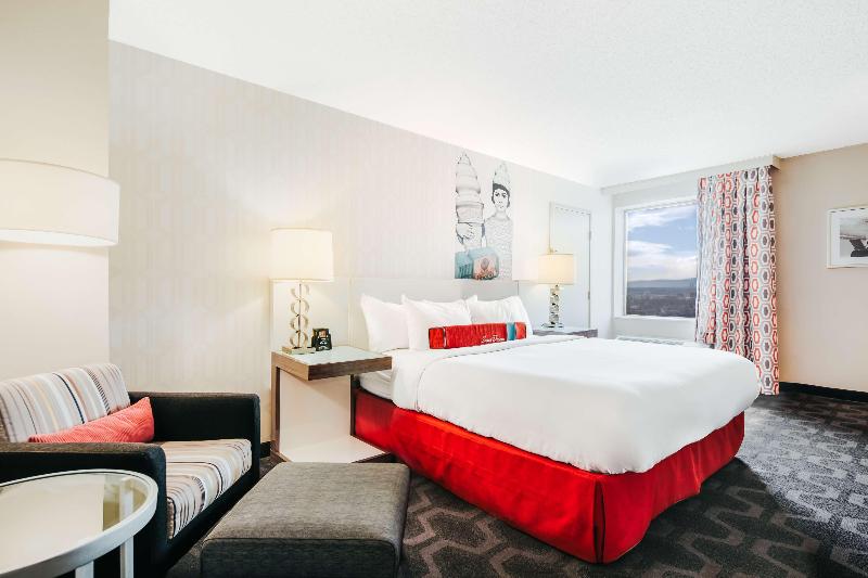 Номер Deluxe Кровать Кинг, The Curtis Denver  A Doubletree By Hilton