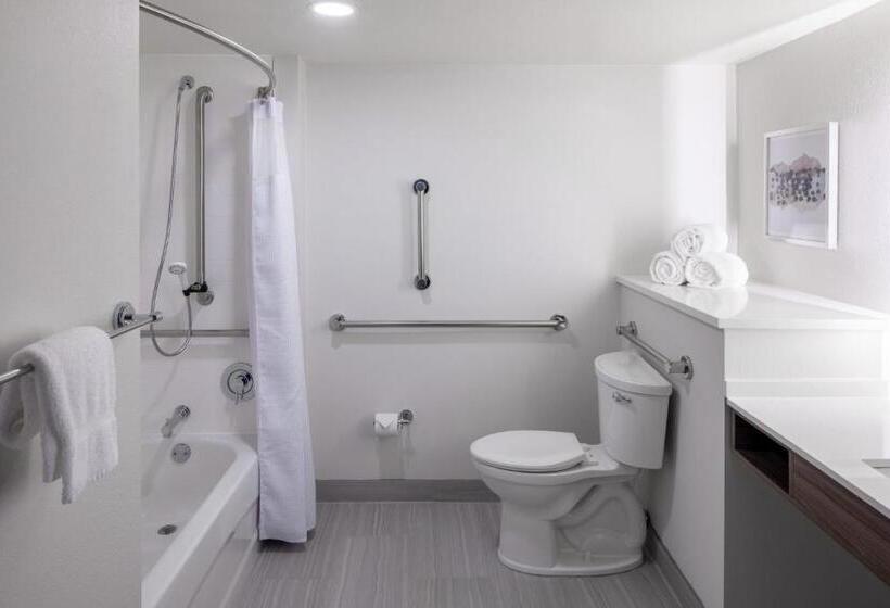 Quarto Estandar para Deficientes Físicos, Crowne Plaza Atlanta Ne   Norcross