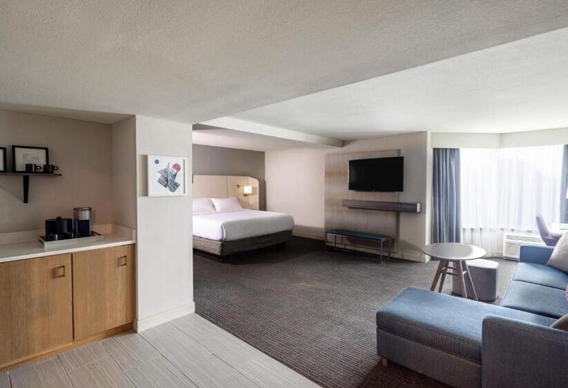 장애인을 위한 스위트, Crowne Plaza Atlanta Ne   Norcross