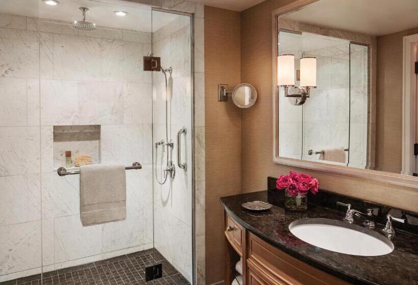 Номер Deluxe Кровать Кинг, Four Seasons  Boston