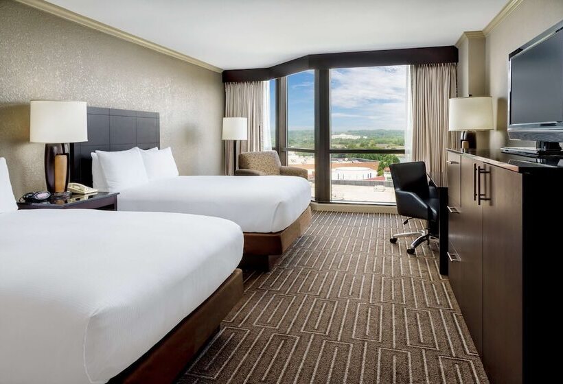 Номер Deluxe, Hilton Charlotte University Place