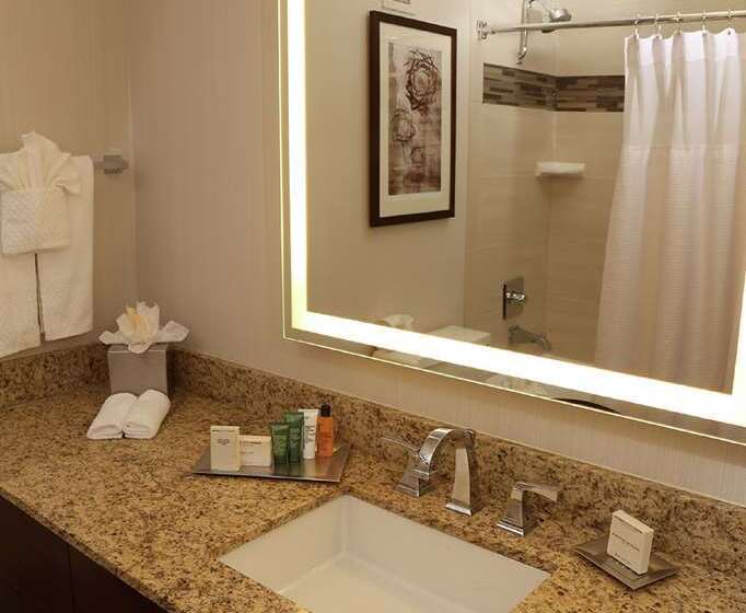 Номер Премиум, Hilton Charlotte University Place
