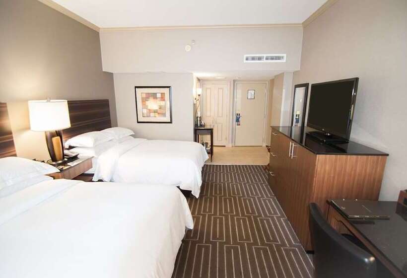 Номер Executive, Hilton Charlotte University Place