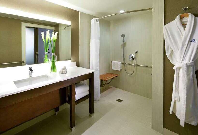 Номер Стандарт, Hilton Charlotte University Place