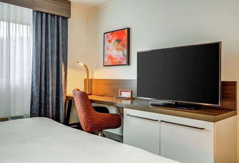 Стандартный Номер Кровать Кинг, Hilton Charlotte University Place