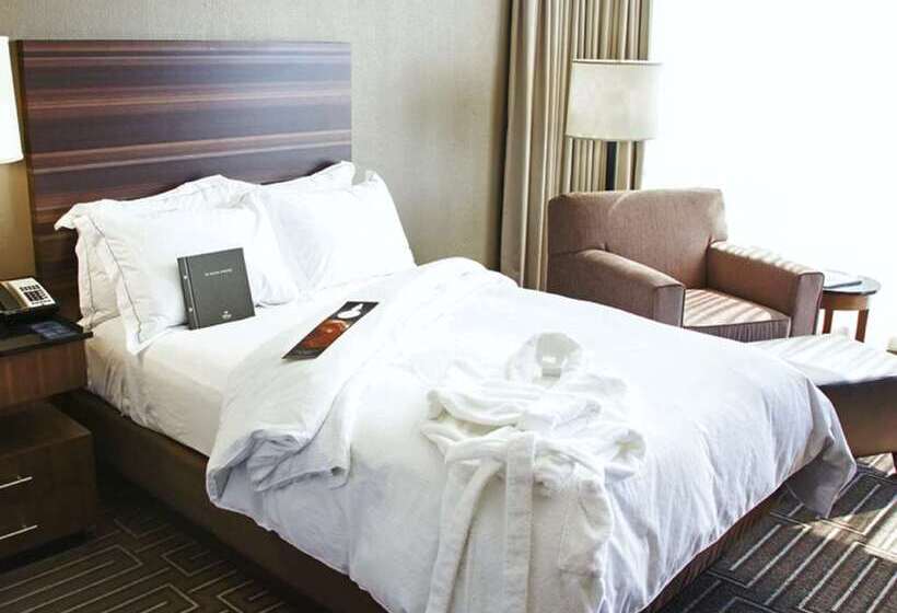 Номер Executive Кровать Кинг, Hilton Charlotte University Place