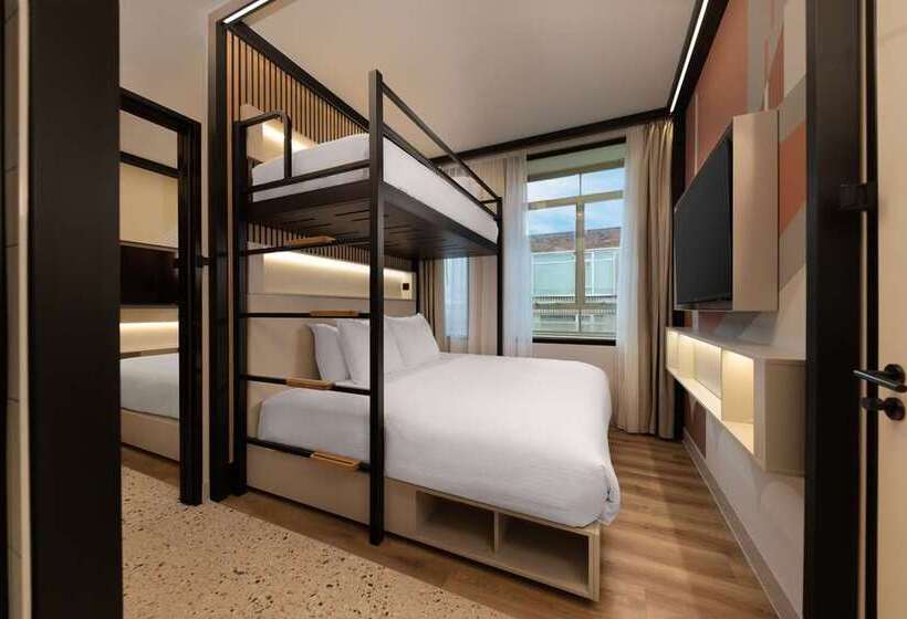 Номер Executive Кровать Кинг, Hilton Charlotte University Place