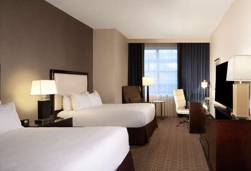 Номер Deluxe, Hilton Charlotte University Place