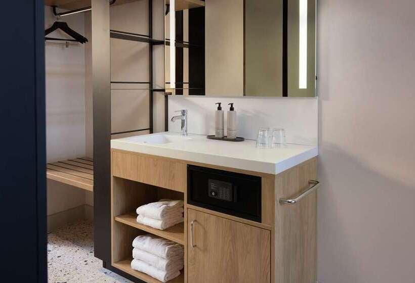 Номер Executive Кровать Кинг, Hilton Charlotte University Place
