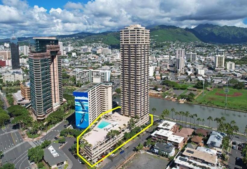 Апартаменты 1 Спальня Вид на Бассейн, Waikiki Monarch