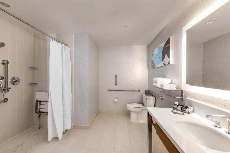 חדר סטנדרט עם מיטת קינג, Crowne Plaza Seattle, An Ihg Hotel With No Resort Fee