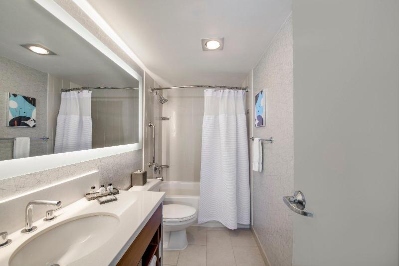 带大床的标准间, Crowne Plaza Seattle, An Ihg Hotel With No Resort Fee