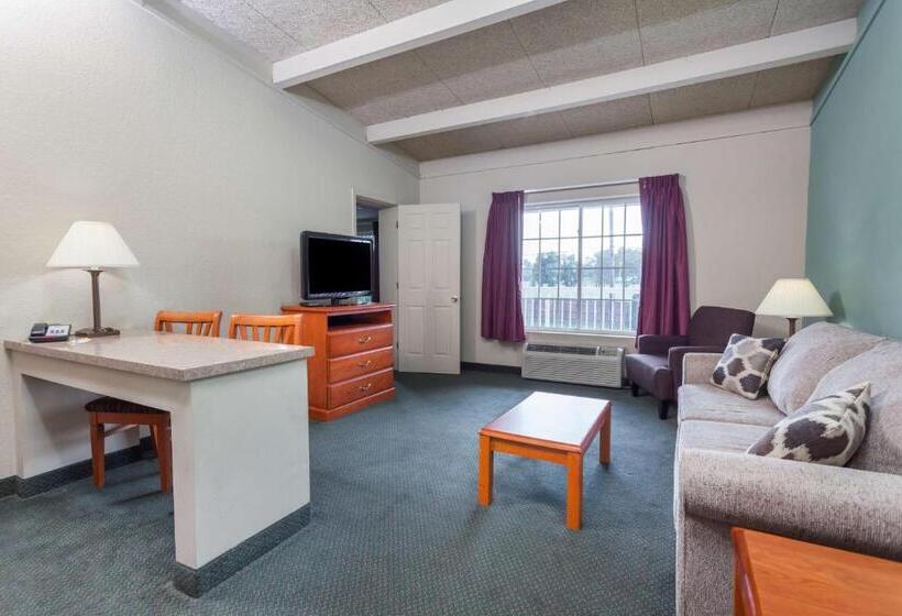Люкс, Days Inn & Suites By Wyndham Lexington