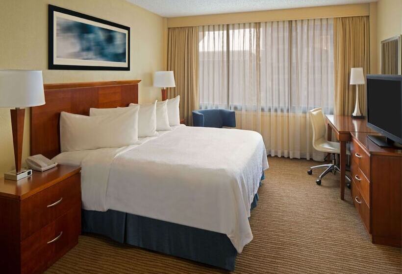 Люкс Премиум, Embassy Suites Hotel Winston Salem