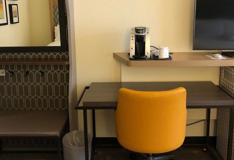 Номер Стандарт 2 Двуспальные Кровати, Holiday Inn Asheville East Blue Ridge Pkwy, An Ihg
