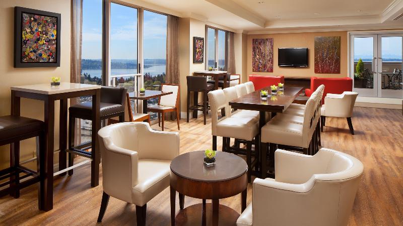 Номер Клуб, Hyatt Regency Bellevue