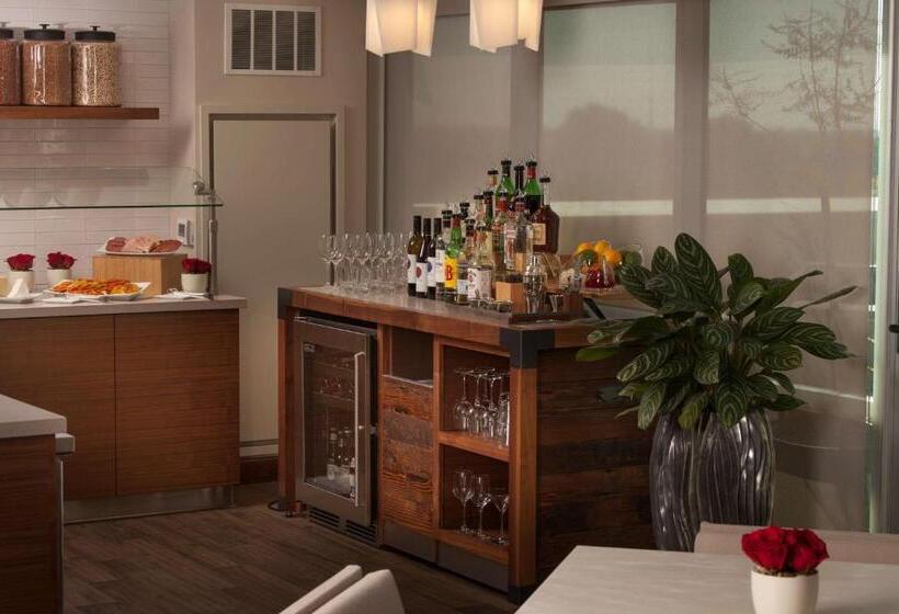 Номер Клуб, Hyatt Regency Sacramento