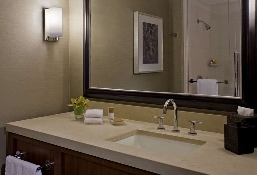 Номер Клуб, Hyatt Regency Sacramento