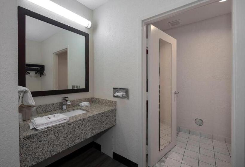 장애인용 디럭스룸, Red Roof Inn Warrenton