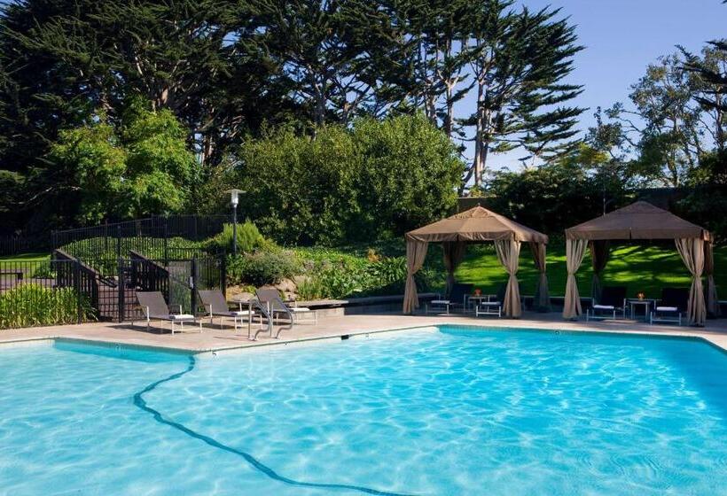 Номер Стандарт Вид на Бассейн, Hyatt Regency Monterey Hotel And Spa