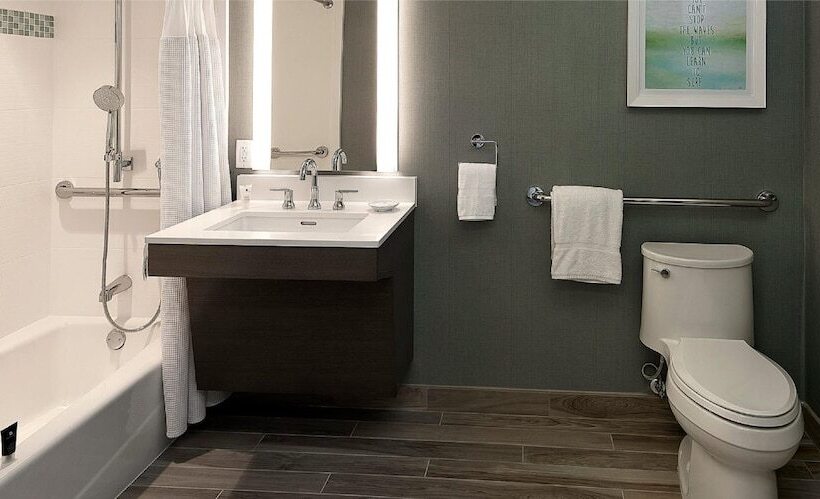 장애인을 위한 스위트, Crowne Plaza Ventura Beach, An Ihg