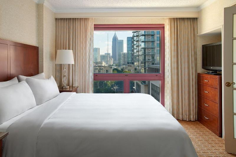 מיטת קינג בסוויטה, Atlanta Marriott Suites Midtown
