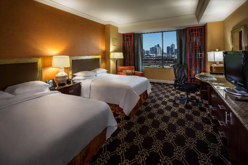 Quarto Estandar Cama King, Hilton Anatole
