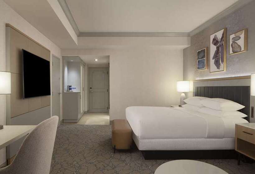Quarto Estandar Cama King, Hilton Anatole