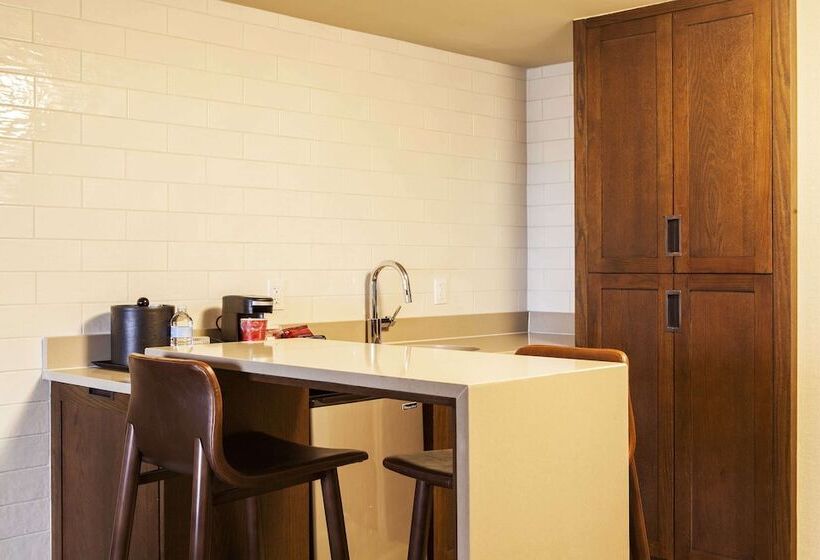 מיטת קינג בסוויטה, Hilton Denver City Center