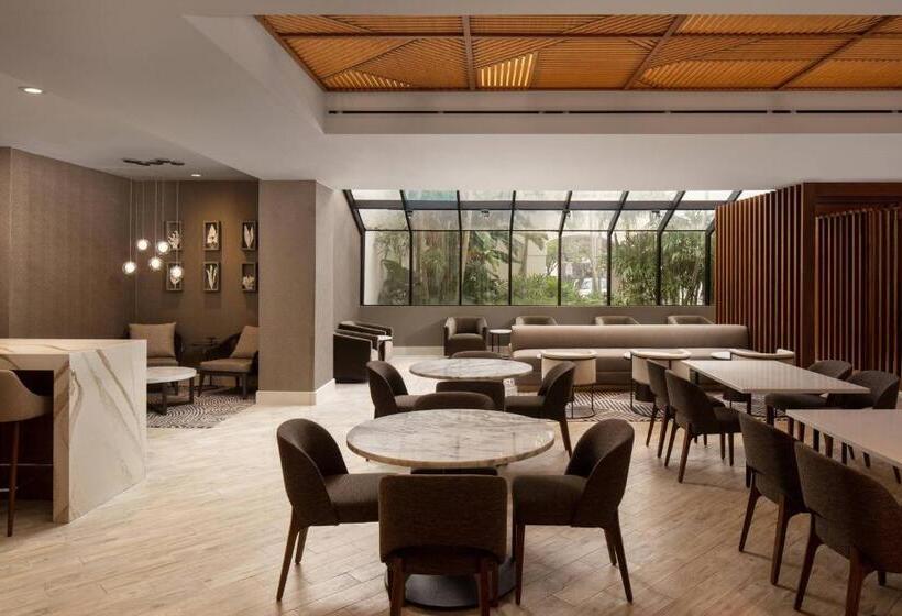 חדר קלאב עם מיטת קינג, Palm Beach Gardens Marriott