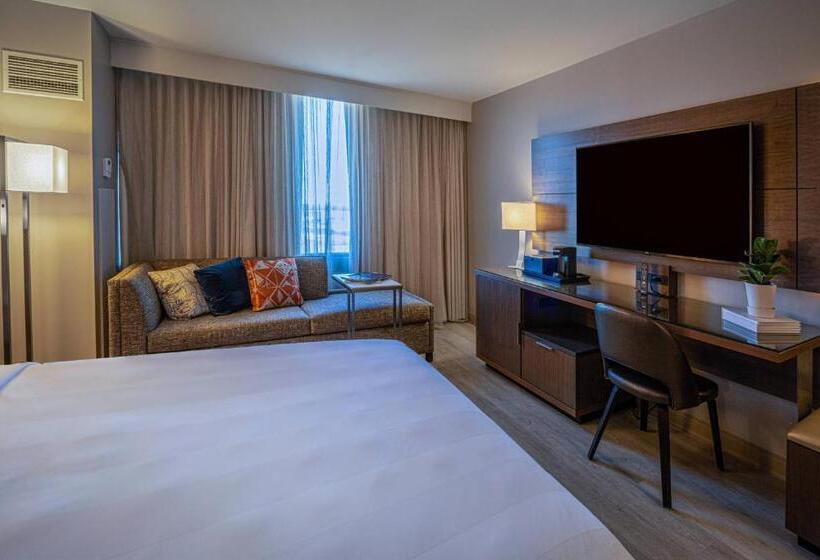 اتاق استاندارد با تخت بزرگ, Wichita Marriott