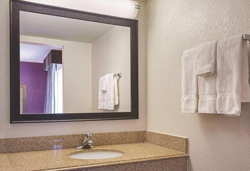 Habitació Estàndard Llit King Adaptada per a persones amb mobilitat reduïda, Wingate By Wyndham Galveston East Beach