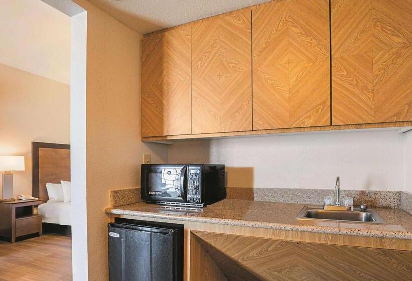 Suite Adaptada per a persones amb mobilitat reduïda, Wingate By Wyndham Galveston East Beach