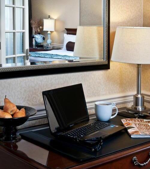이그제큐티브 스위트, Crowne Plaza Hotel Portland Downtown Convention Center, An Ihg