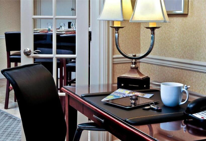 이그제큐티브 스위트, Crowne Plaza Hotel Portland Downtown Convention Center, An Ihg