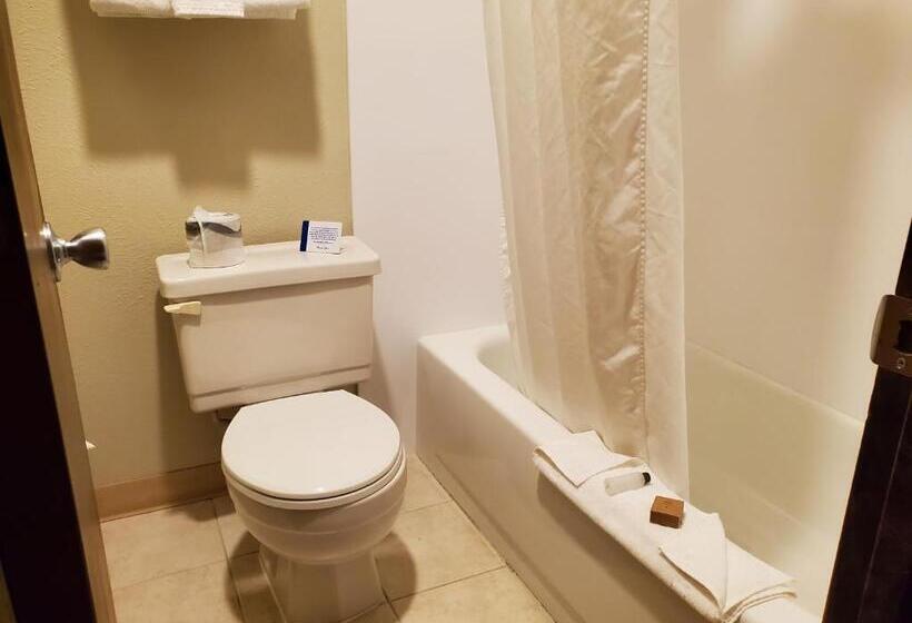 Номер Deluxe Кровать Кинг, Days Inn And Suites By Wyndham Downtown Missoulauniversity