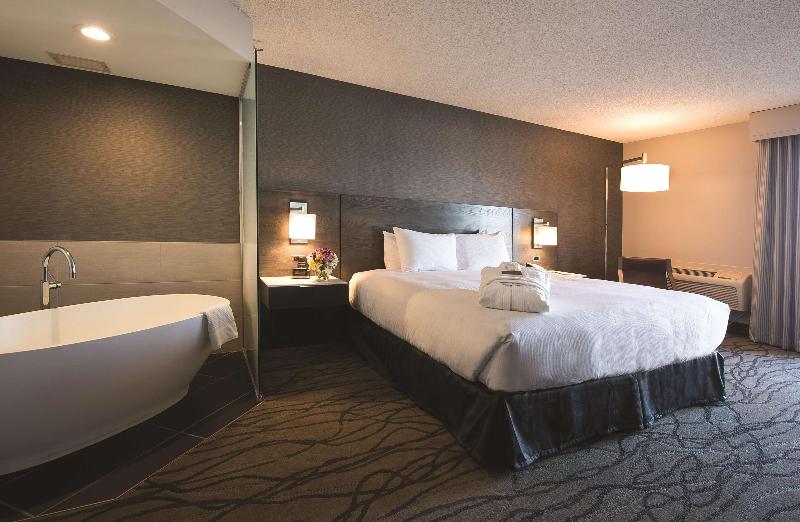 Стандартный Номер Кровать Кинг, Doubletree By Hilton Hotel Racine Harbourwalk