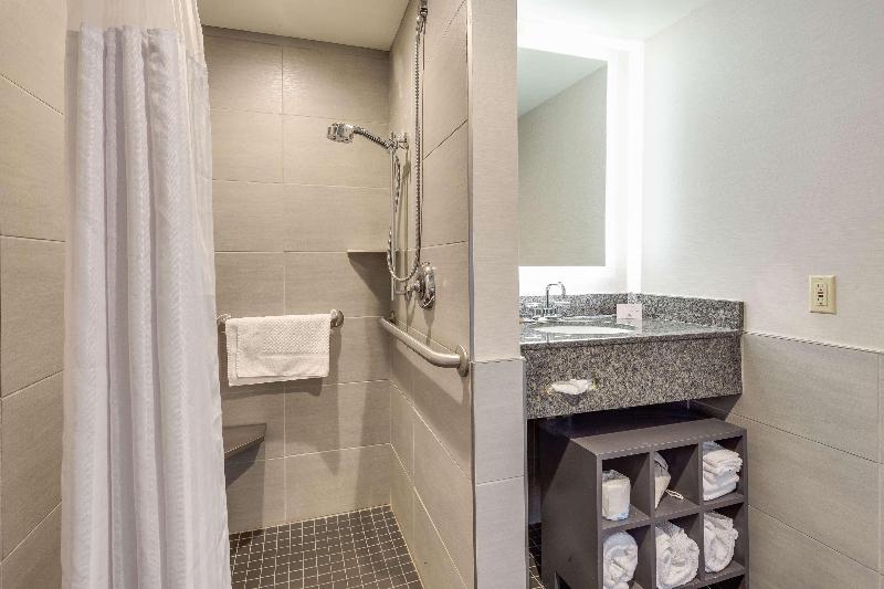 Номер Стандарт, Doubletree By Hilton Hotel Racine Harbourwalk