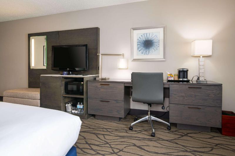 Полулюкс Кровать Кинг, Doubletree By Hilton Hotel Racine Harbourwalk