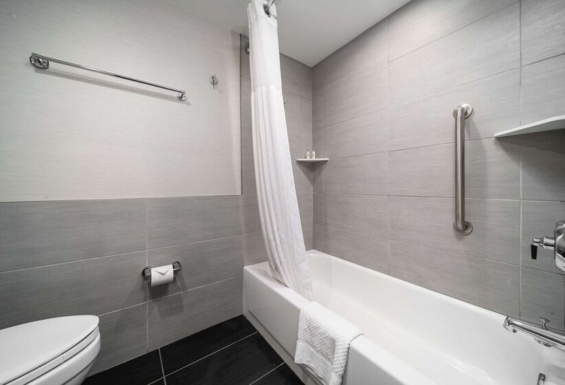 Номер Стандарт 2 Двуспальные Кровати, Doubletree By Hilton Hotel Racine Harbourwalk