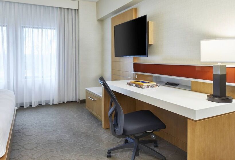 Suite Familiar, Renaissance Chicago Glenview Suites