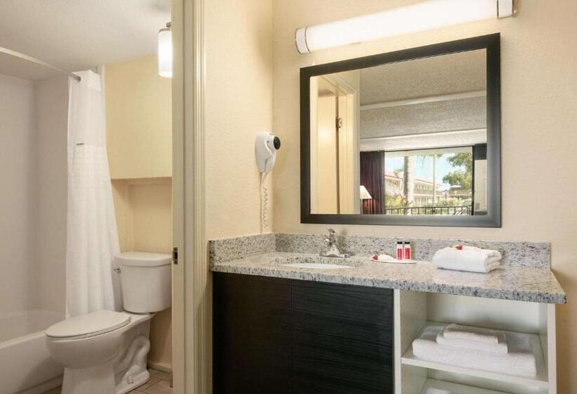 غرفة قياسية سرير كينج, Days Inn By Wyndham Clearwater/central