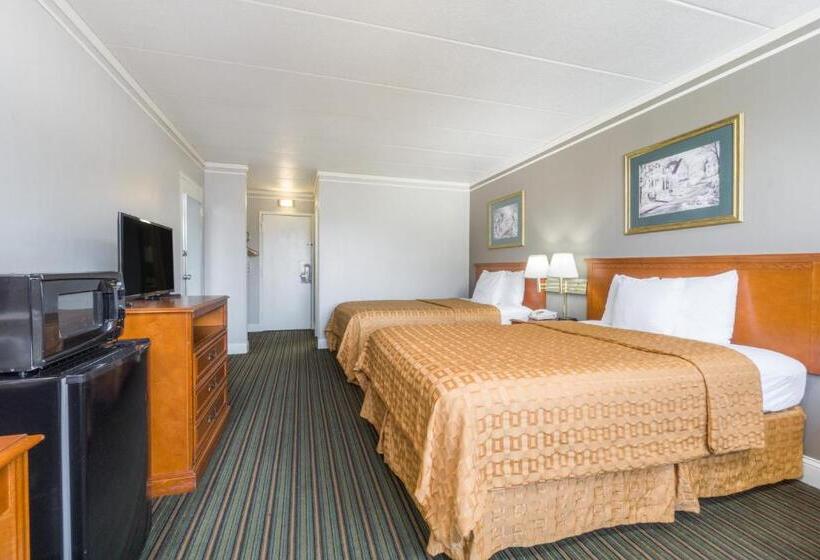 Номер Deluxe, Days Inn By Wyndham Columbus East Airport