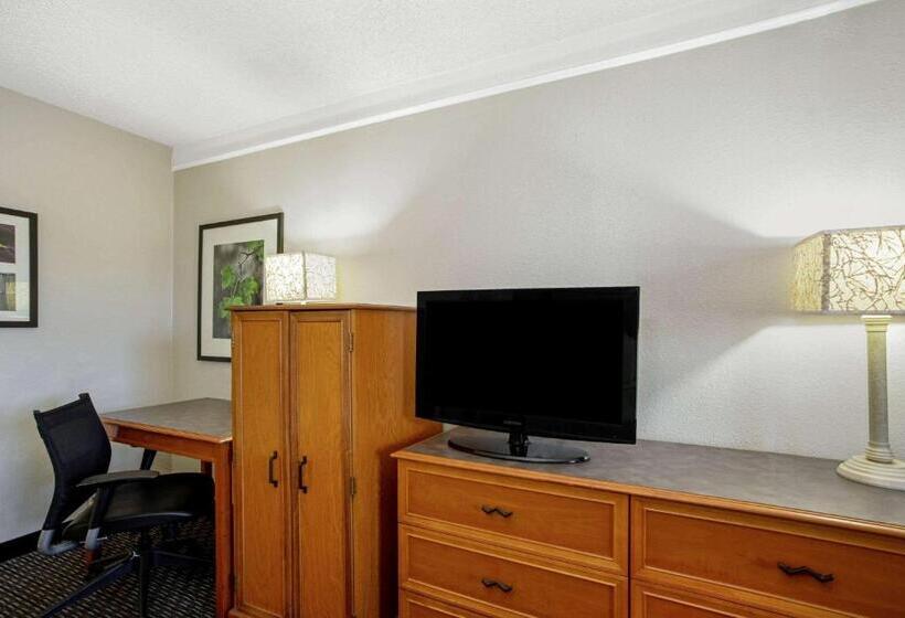 장애인을 위한 킹사이즈 침대 스탠다드 룸, La Quinta Inn By Wyndham Tucson East