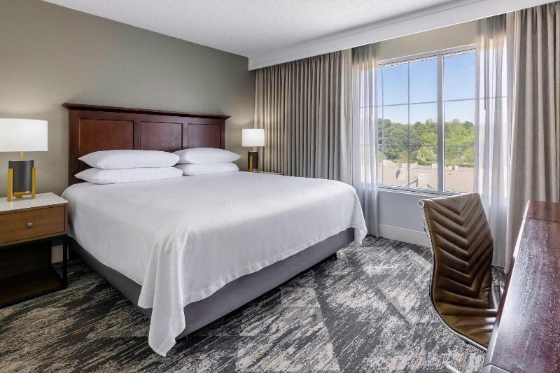 מיטת קינג בסוויטה, Sheraton Atlanta Perimeter North