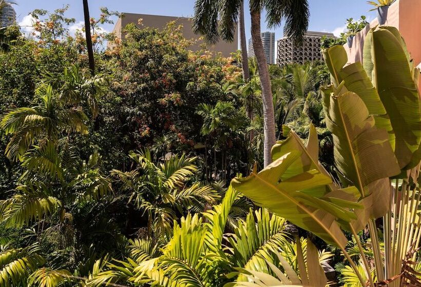 Номер Стандарт 2 Двуспальные Кровати, The Royal Hawaiian, A Luxury Collection Resort, Waikiki